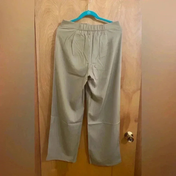 Source Unknown Women's Trousers in Tan and White - Picture 9 of 16